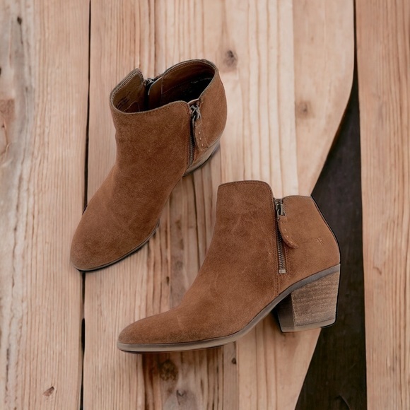 Frye Women's Judy Zip Bootie Ankle Boots Size 6 M 347-0015-COGNAC Suede - Picture 15 of 16